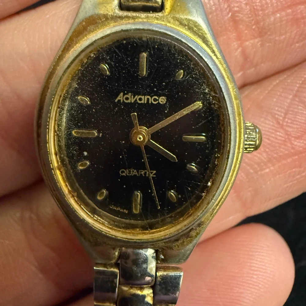 Vintage Advance Quartz Watch Two Tone Stainless Steel Black Oval Dial Hand WORKS